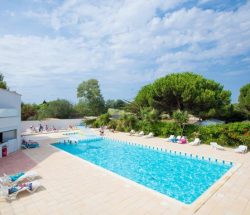 Camping Le Rochelongue: Zona de Piscina